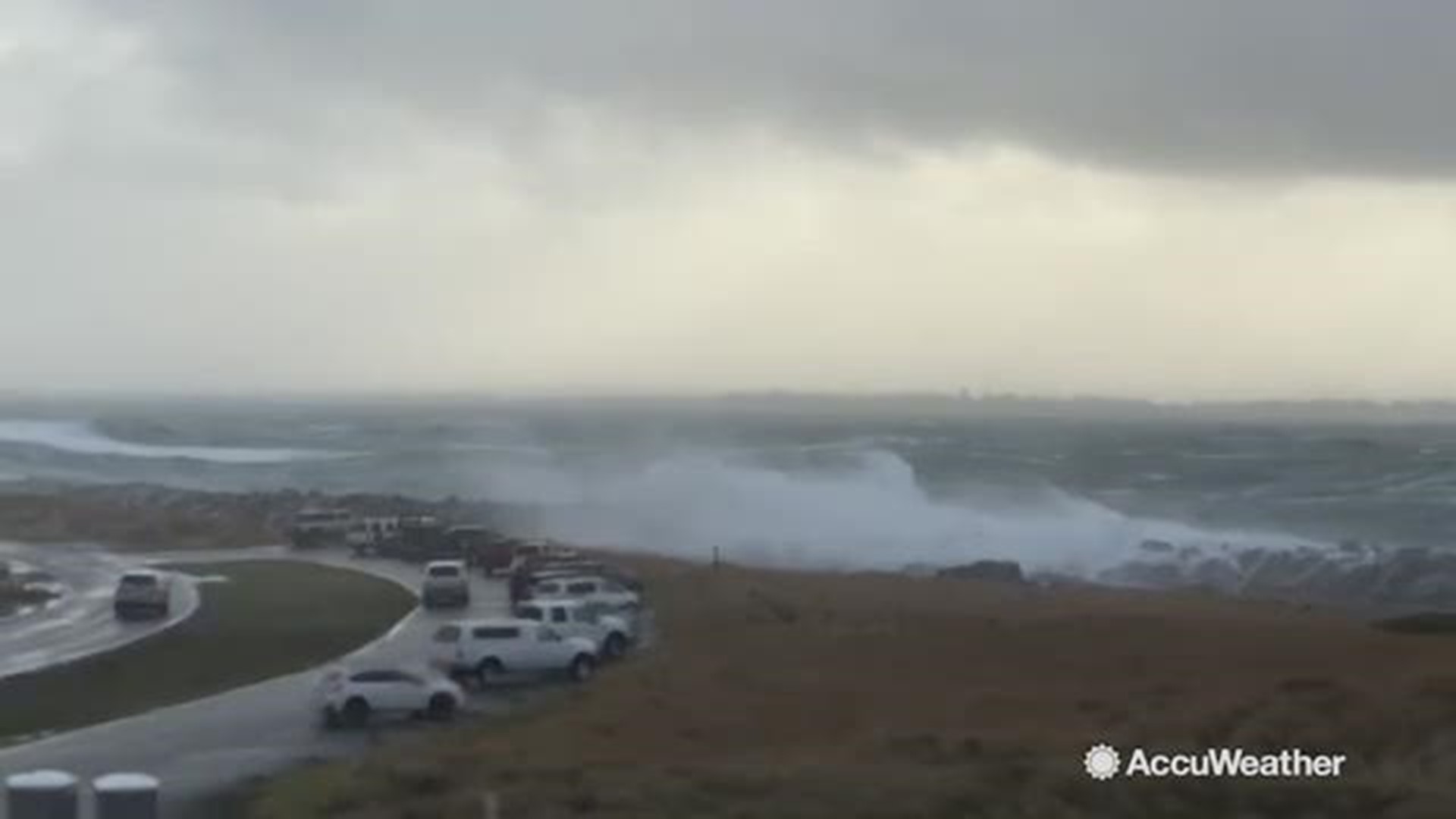 Surfing at Lake Chelan - Out There Outdoors, image size:1920x1080