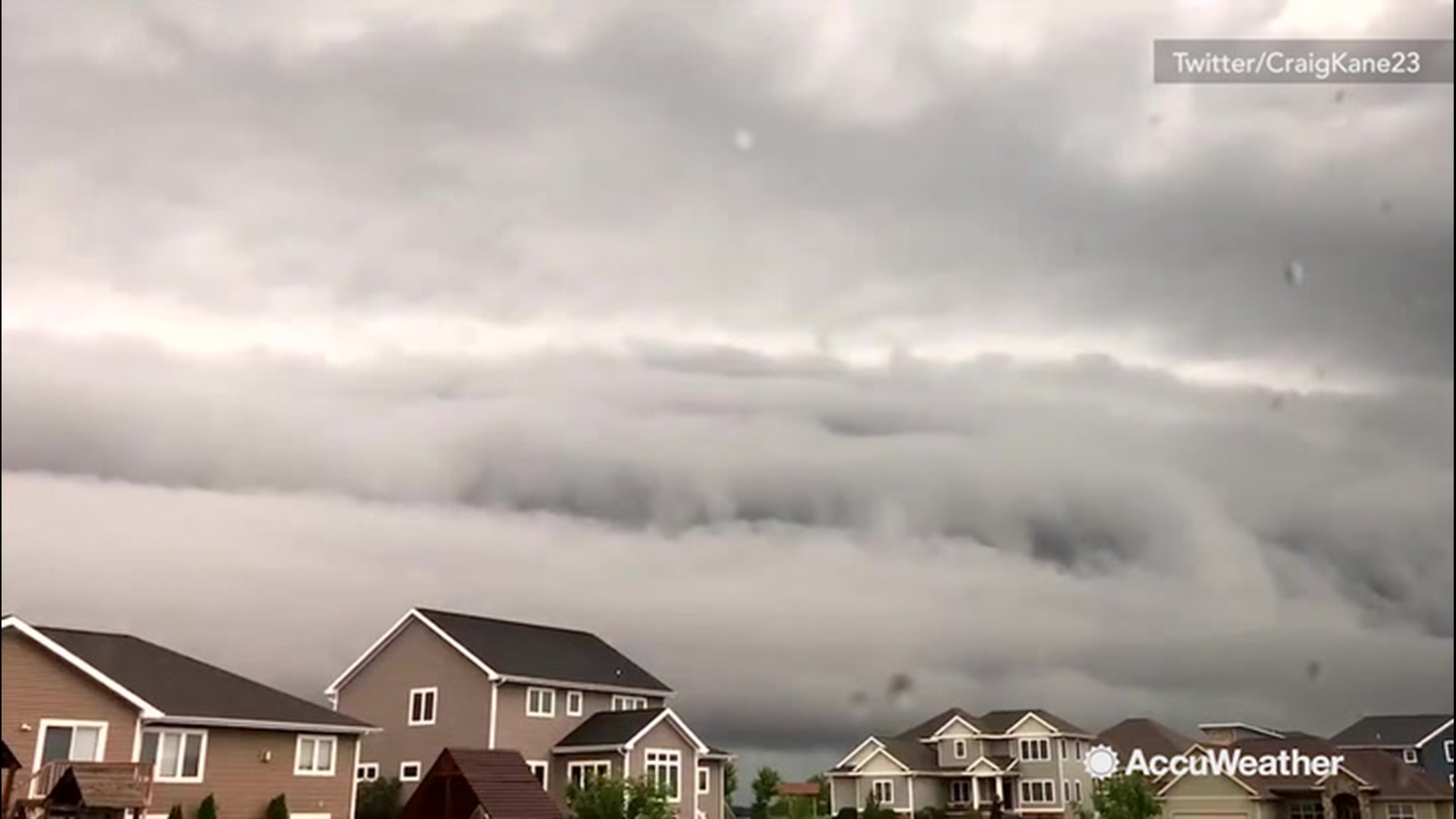 A mighty morning shelf cloud rushed through Wisconsin on June 28. The stunning view was captured in several cities, including Milwaukee, Wisconsin, as it marched east.