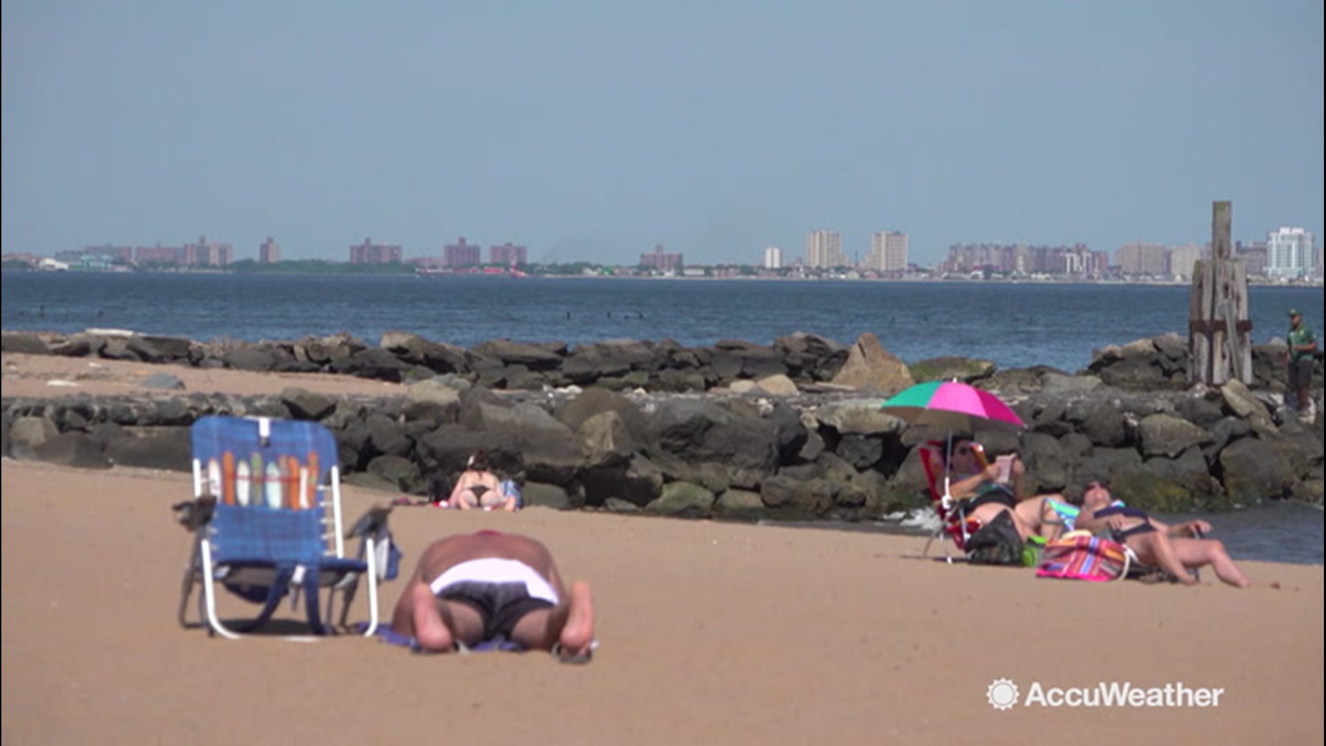 Oppressive heat is gripping the county. Our Kena Vernon gives us a look at the northeast where heat advisories and warnings were in effect all weekend, and shows us how it's affecting residents in the New York City area.