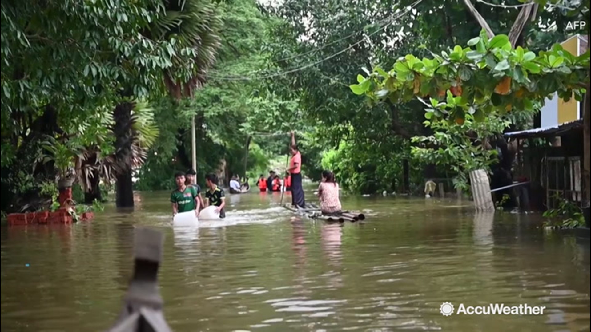 Towns turned to lakes as flooding displaces tens of thousands of people ...