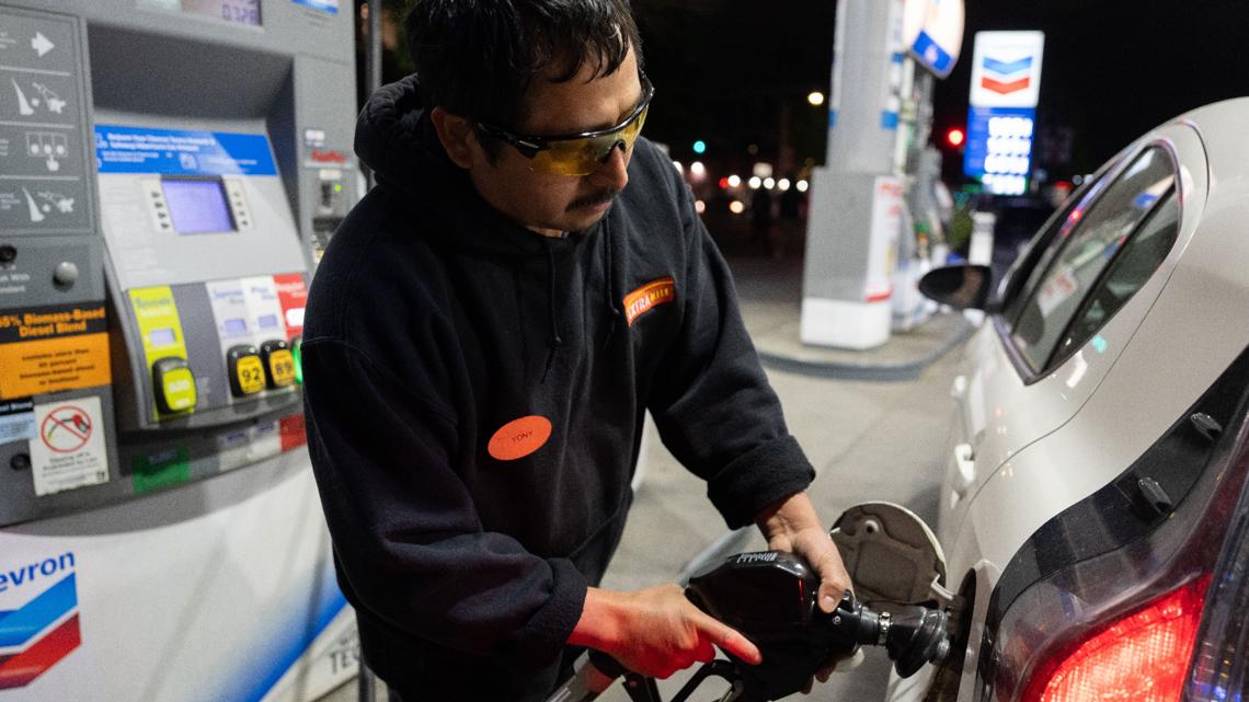 Daily gas prices drop by 1 cent, marking first day-to-day decrease since April