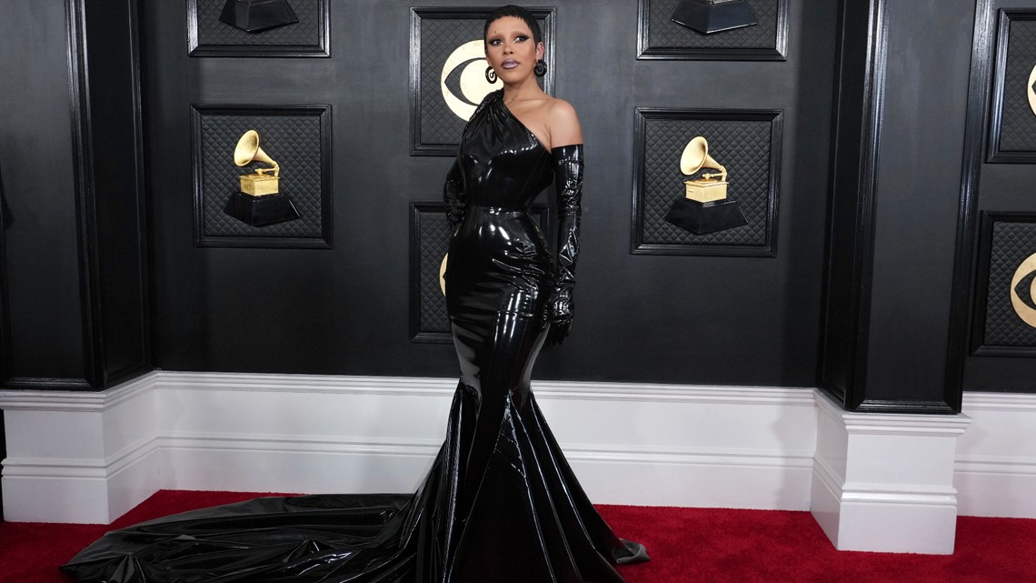 Blue Hair Ruled the 2022 Grammys Red Carpet – WWD