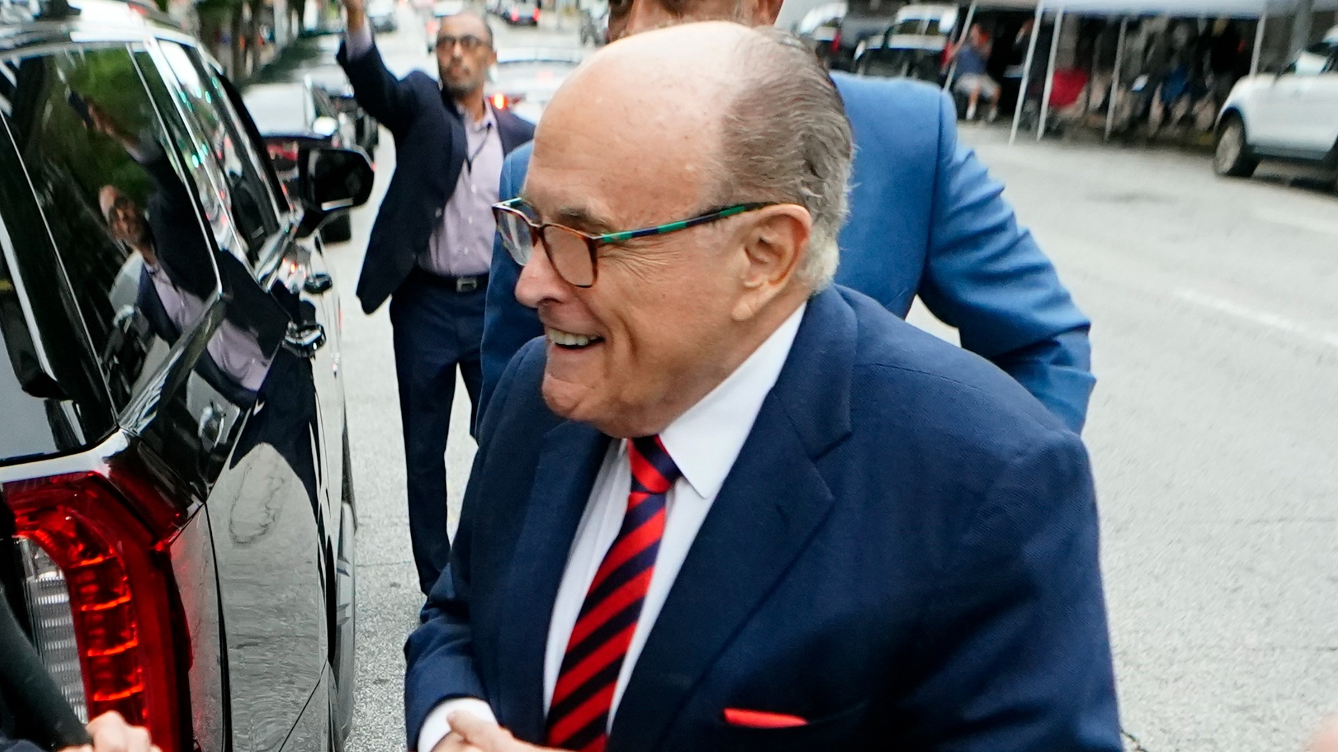 Rudy Giuliani leaves courthouse after facing Georgia grand jury | king5.com
