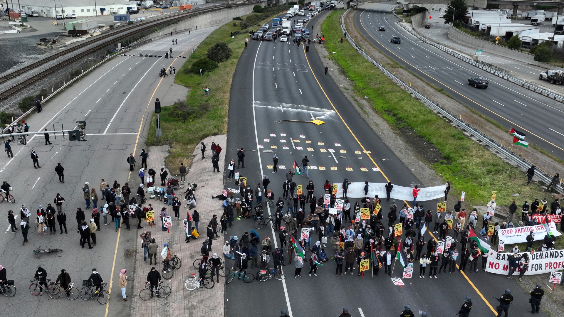 Golden Gate Bridge shut down over pro-Palestinian protest | king5.com