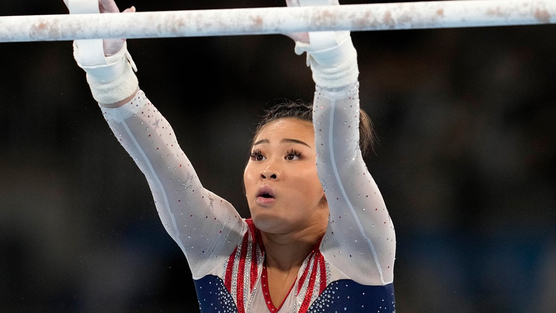 Suni Lee nails uneven bar routine Tokyo Olympics all-around | king5.com