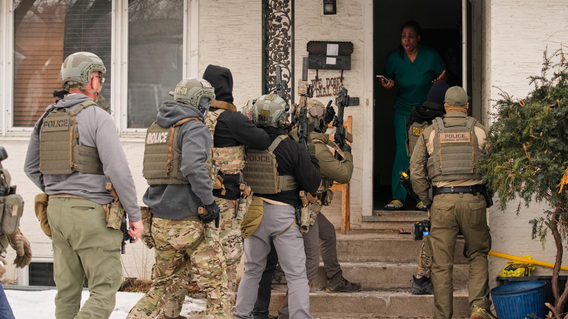 Immigration officers assert sweeping power to enter homes without a judge's  warrant, memo says