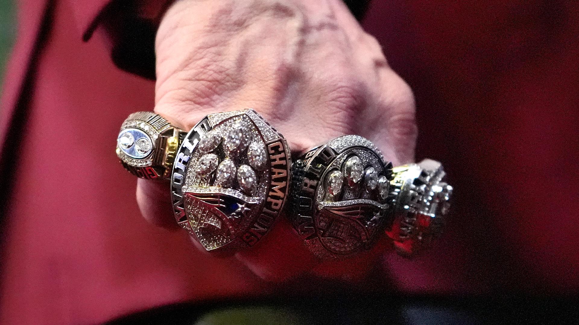 Bill Belichick shines at NFL Honors with Super Bowl rings, girlfriend