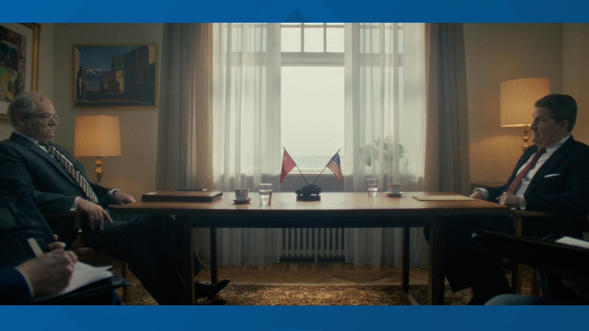 Jeff Daniels, Jared Harris preview political thriller 'The Brink of War ...