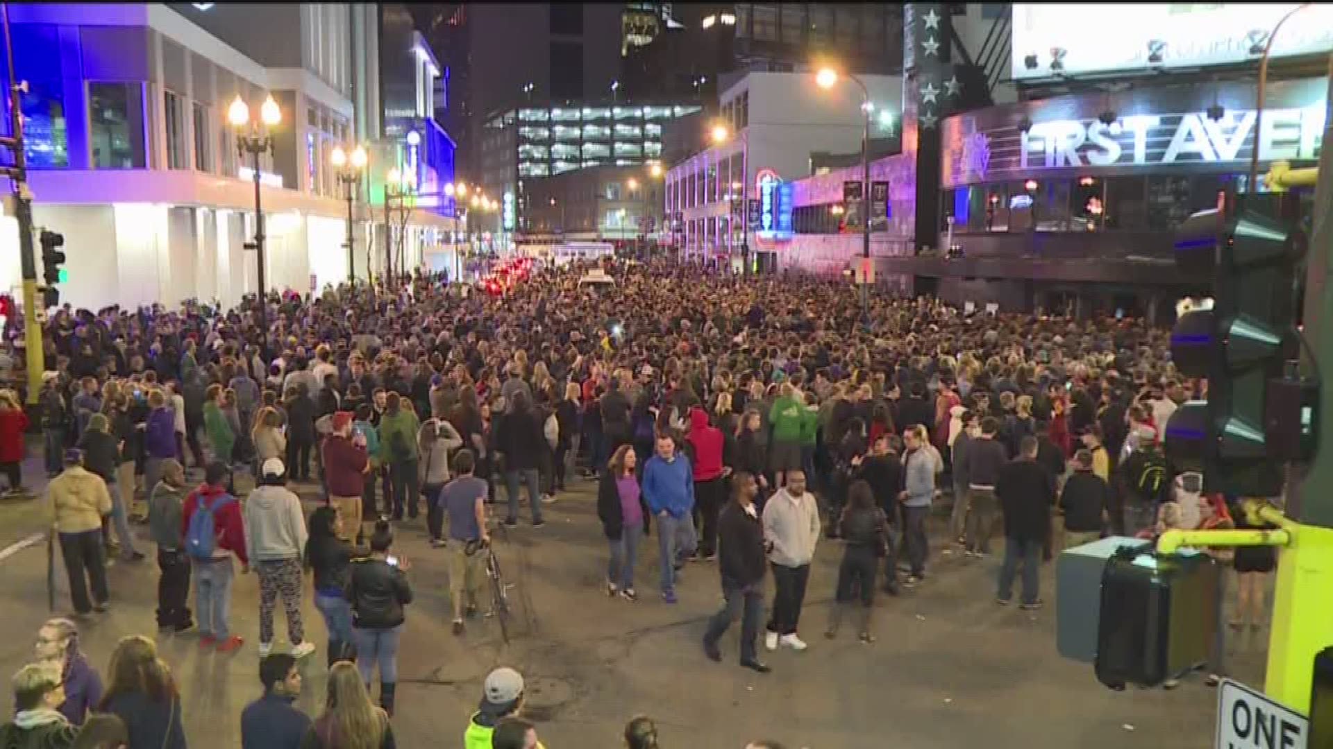 Fans pack First Ave. for Prince Dance Party