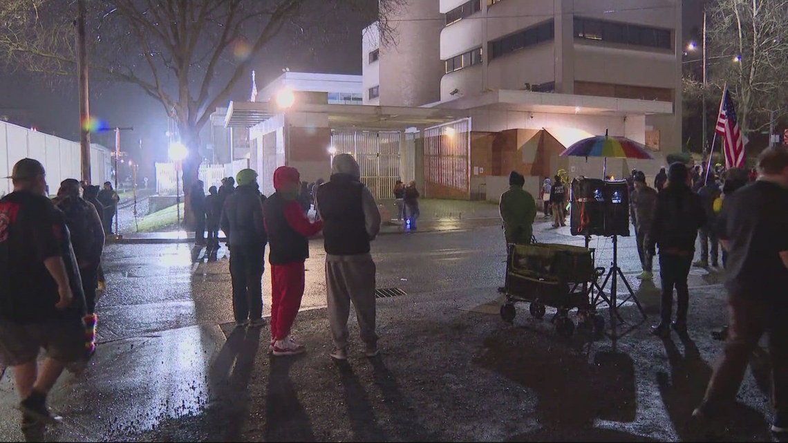 Police arrest 6 people at Portland ICE facility protest | king5.com