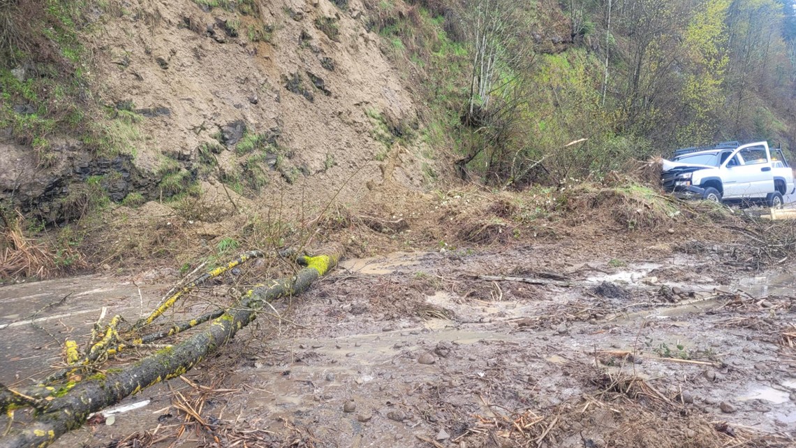 워싱턴 남서부 I-5 산사태 발생, 차량 2대 덮쳐