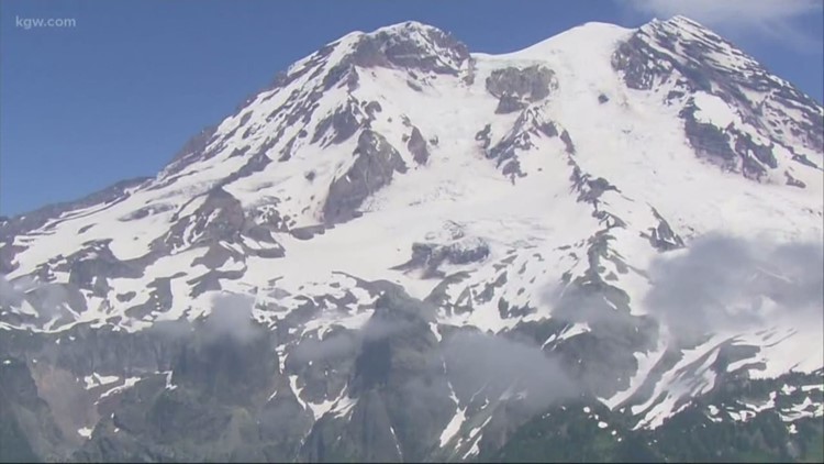 2 climbers rescued after a crevasse fall on Mount Rainier