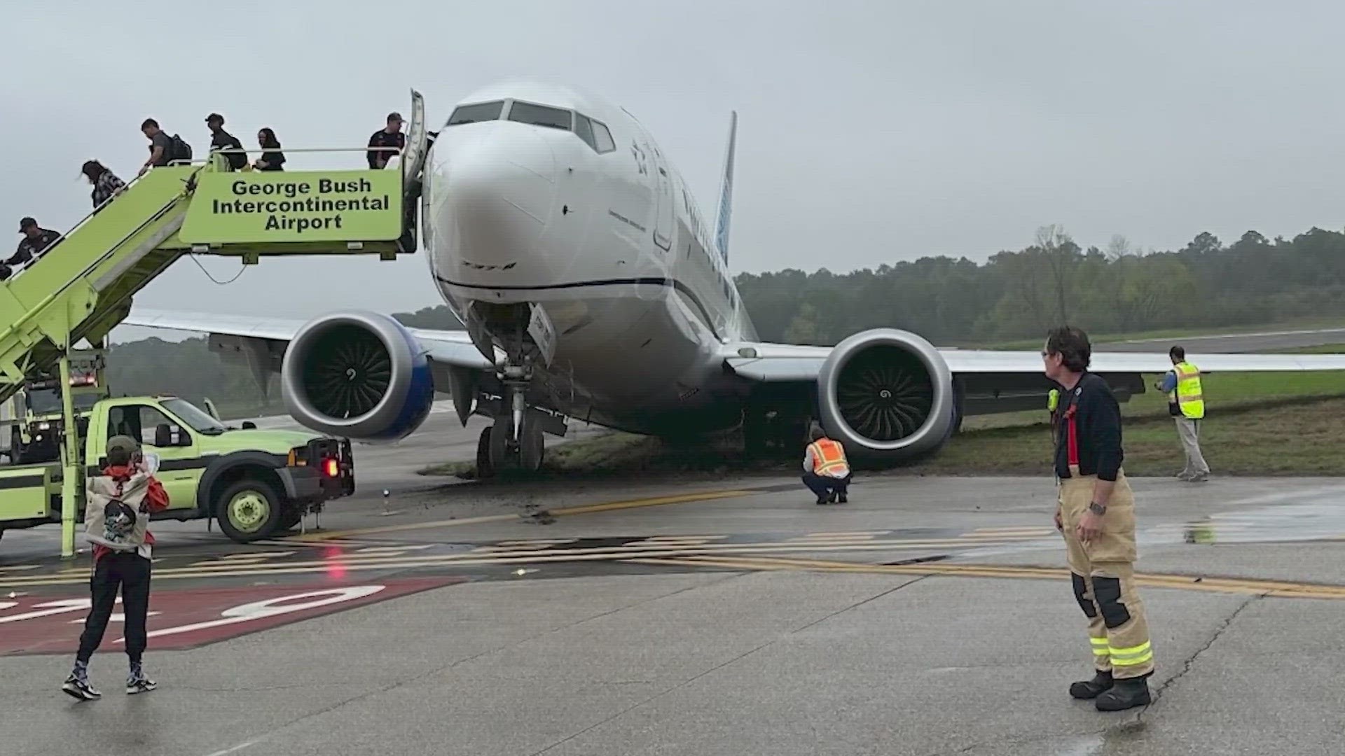 United Flight Makes Emergency Landing In La 3668