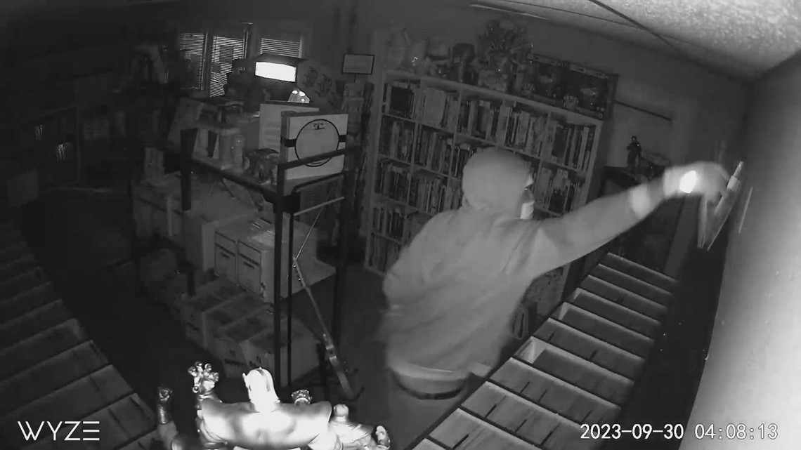 Burglars steal $25K worth of comic books from Tails to Astonish in West  Seattle