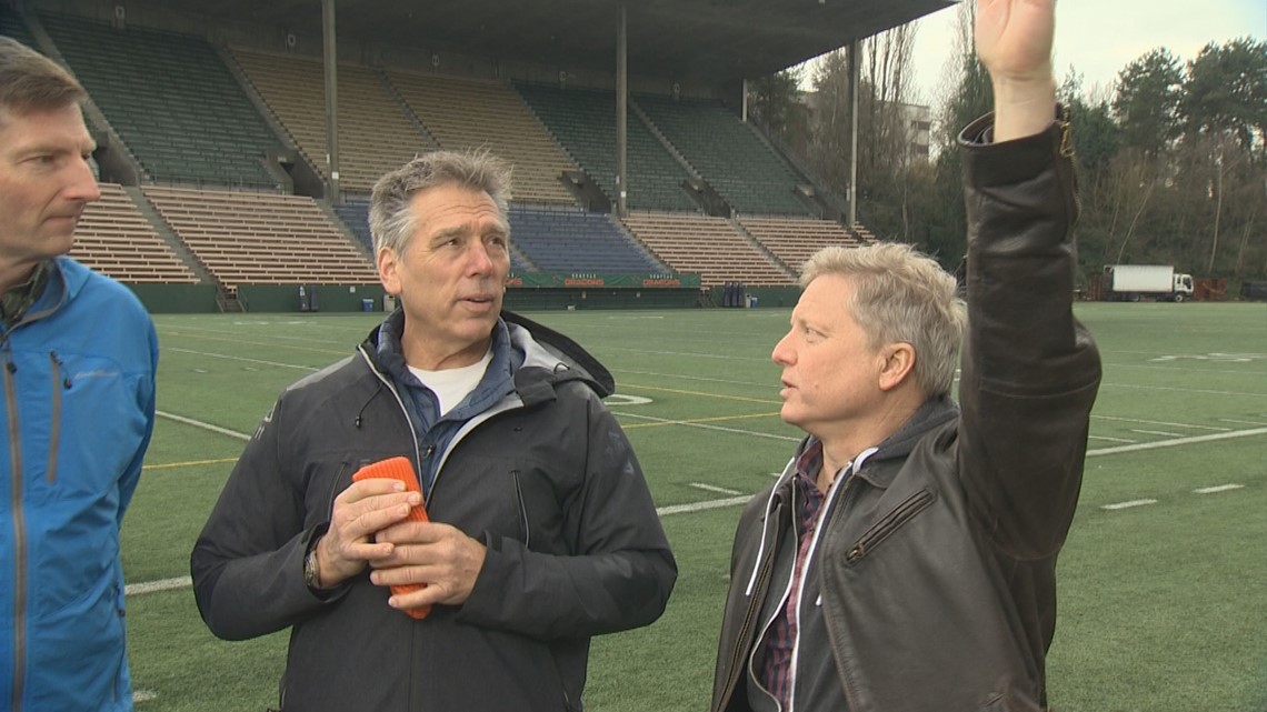 XFL's Seattle Dragons test the waterboy skills of two unlikely candidates