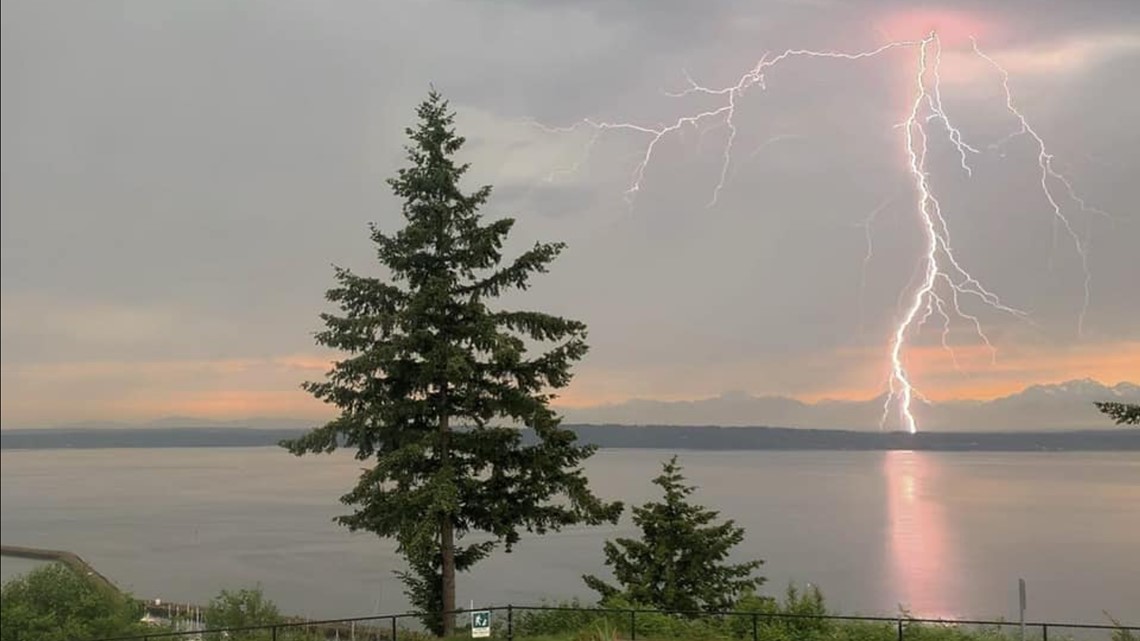 Strong Winds Knock Out Power To Thousands In Puget Sound Region – QMBLV