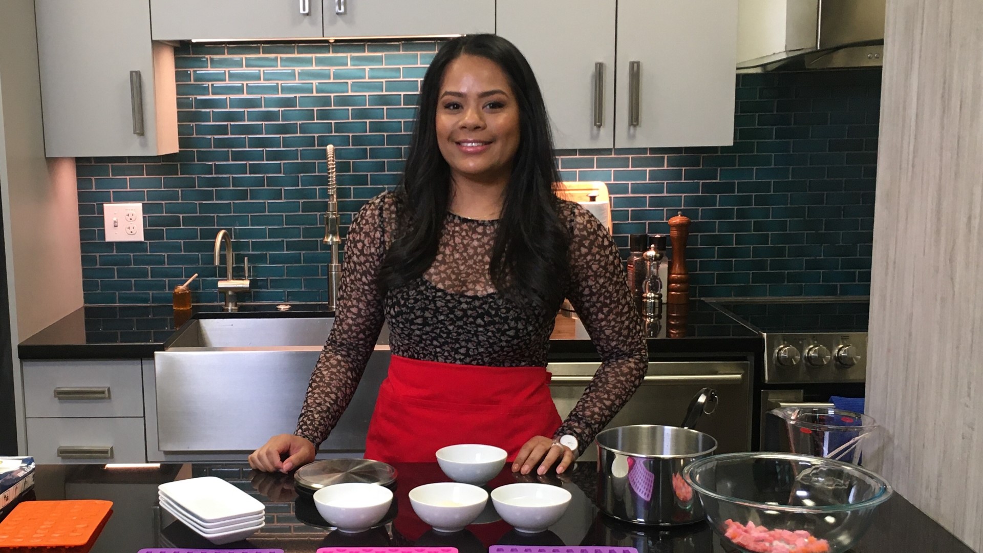 Food Network Baking Champion, Jasmin Bell Smith, shows us how to make a heart-healthy Valentine's Day treat that's fun and easy.
