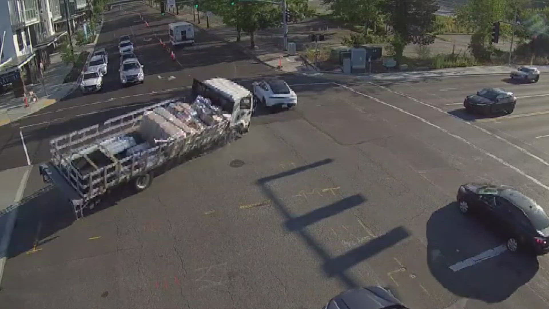 Traffic camera catches close call at Bellevue intersection | king5.com