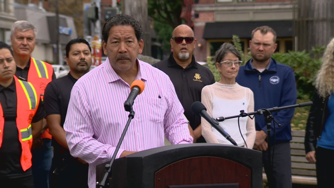 Seattle Transit Seattle transit advocates urge progress on light rail extensions ...