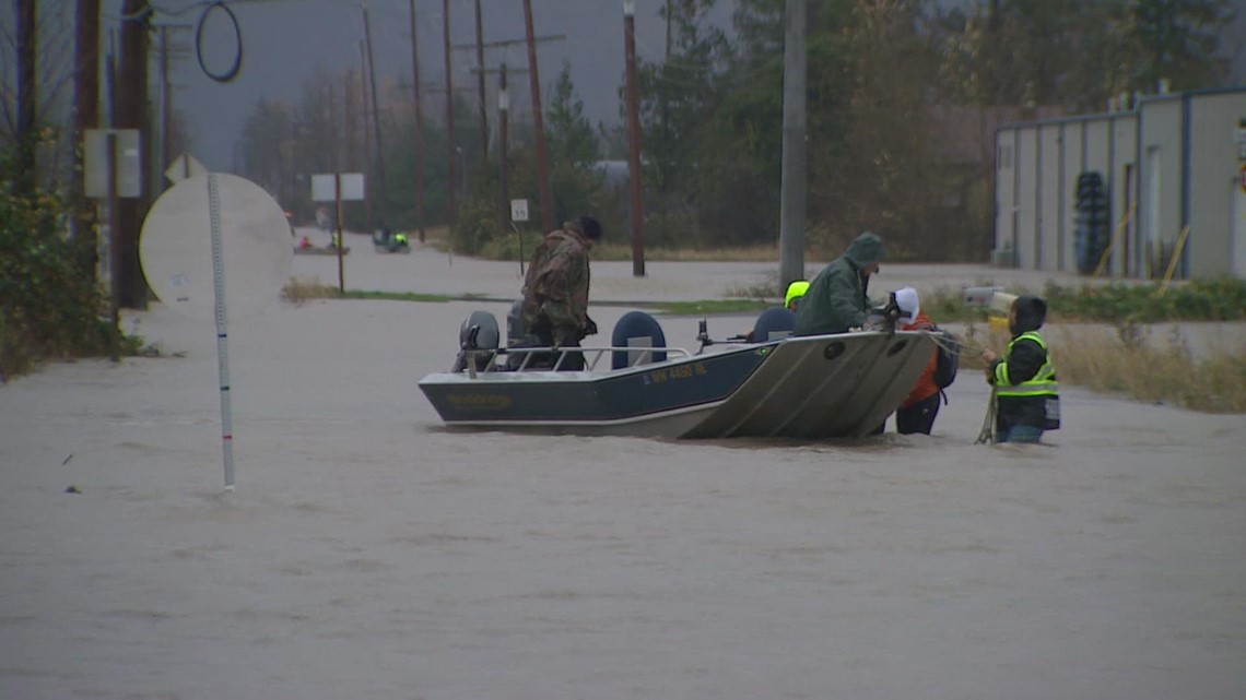 Sumas flooding 2021 Nooksack River near major flood stage