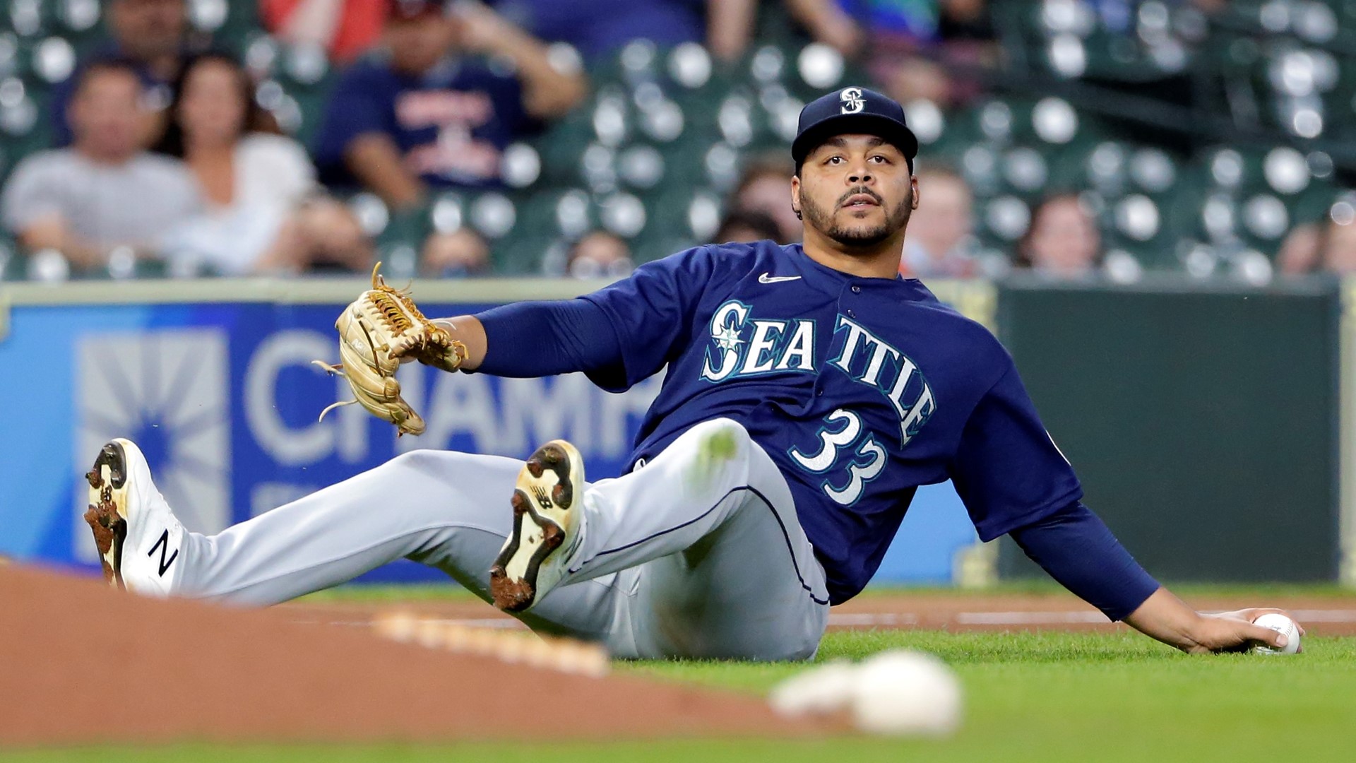 Altuve helps Astros beat Mariners 52 after COVID19 bout