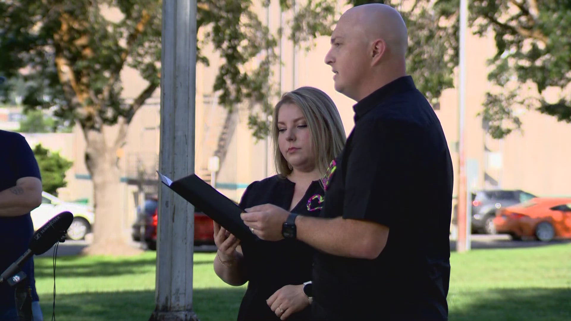 Authorities issue search warrants and expand their search for Travis Decker. 