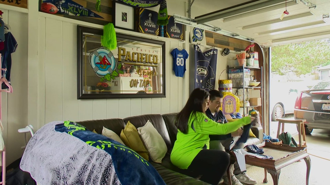 Baby on the way — and bragging rights on the line — for Seahawks and Patriots fans in Des Moines