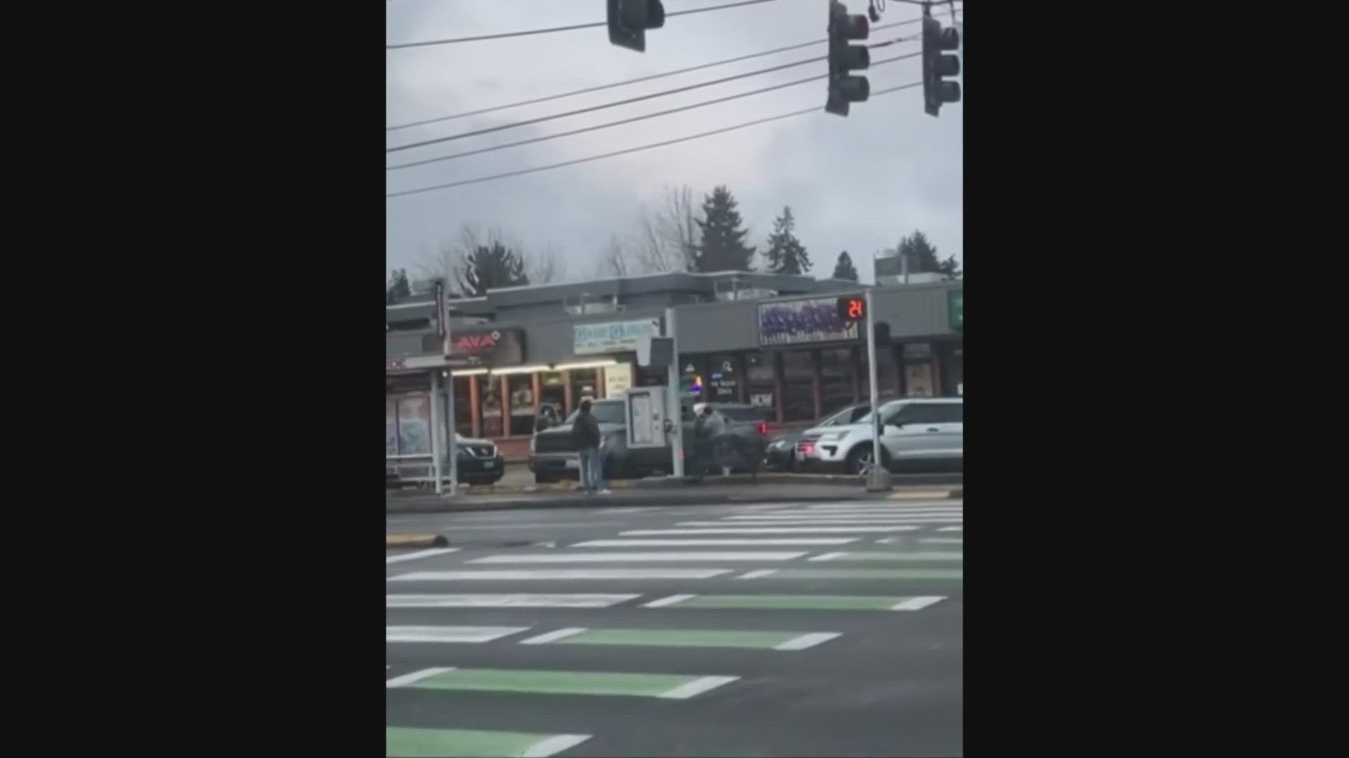 시애틀 오로라 애비뉴서 ICE 요원, 3명 체포…시장·의회 강력 반발