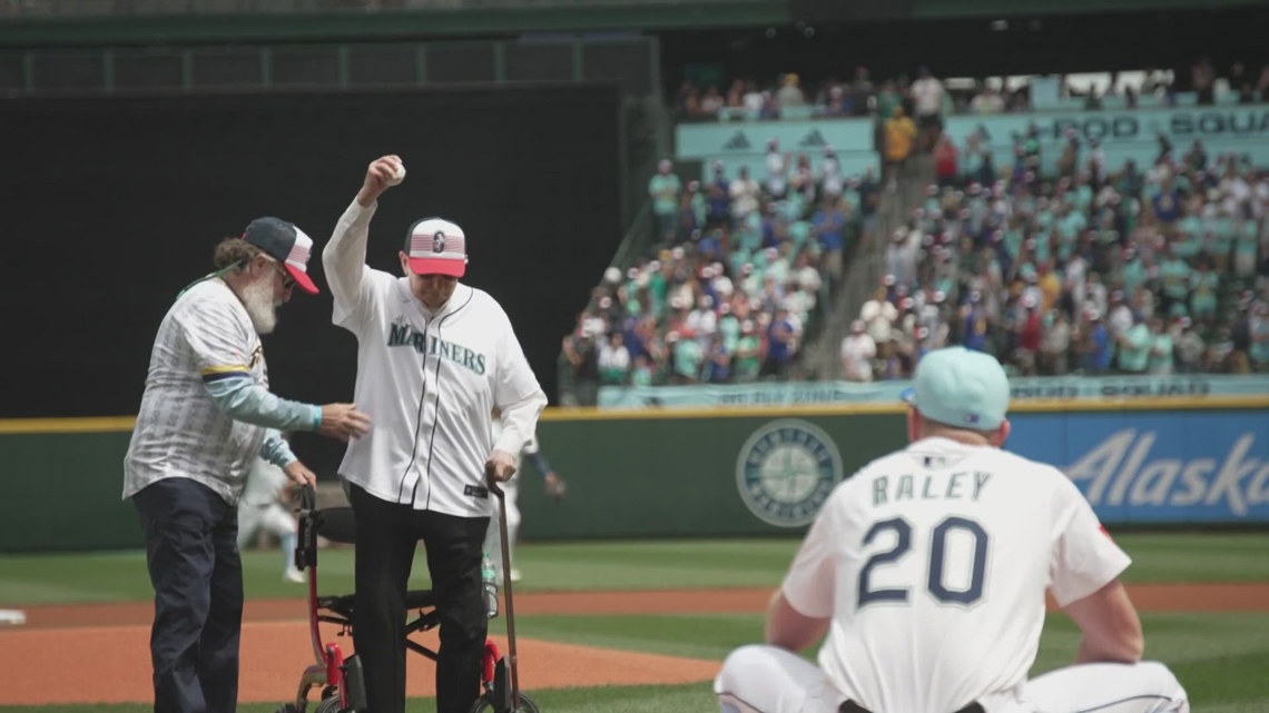 102-year-old World War II veteran throws out first pitch