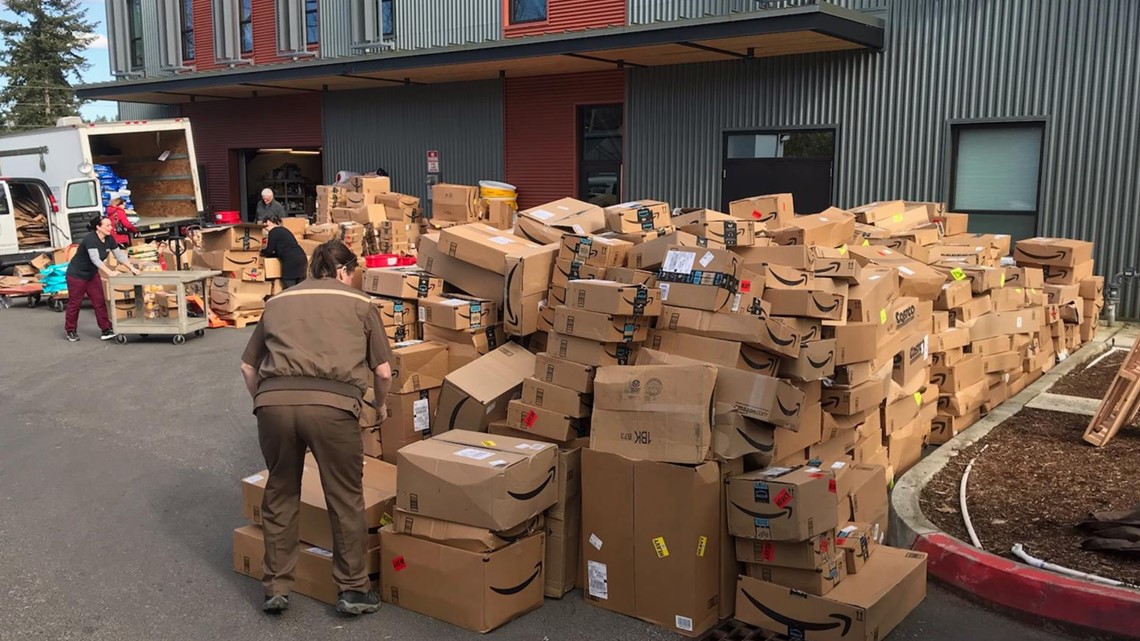 Community donates thousands of pounds of pet food to Seattle Humane