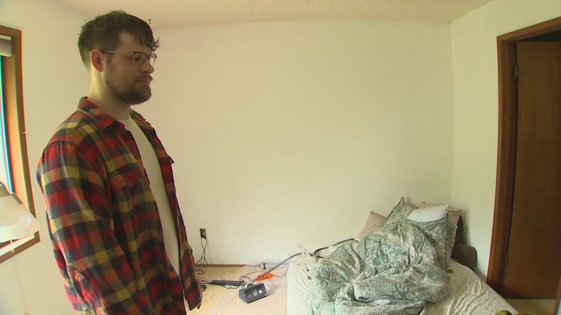 Issaquah man startled after being awakened by burglar in bedroom - Vimarsana News