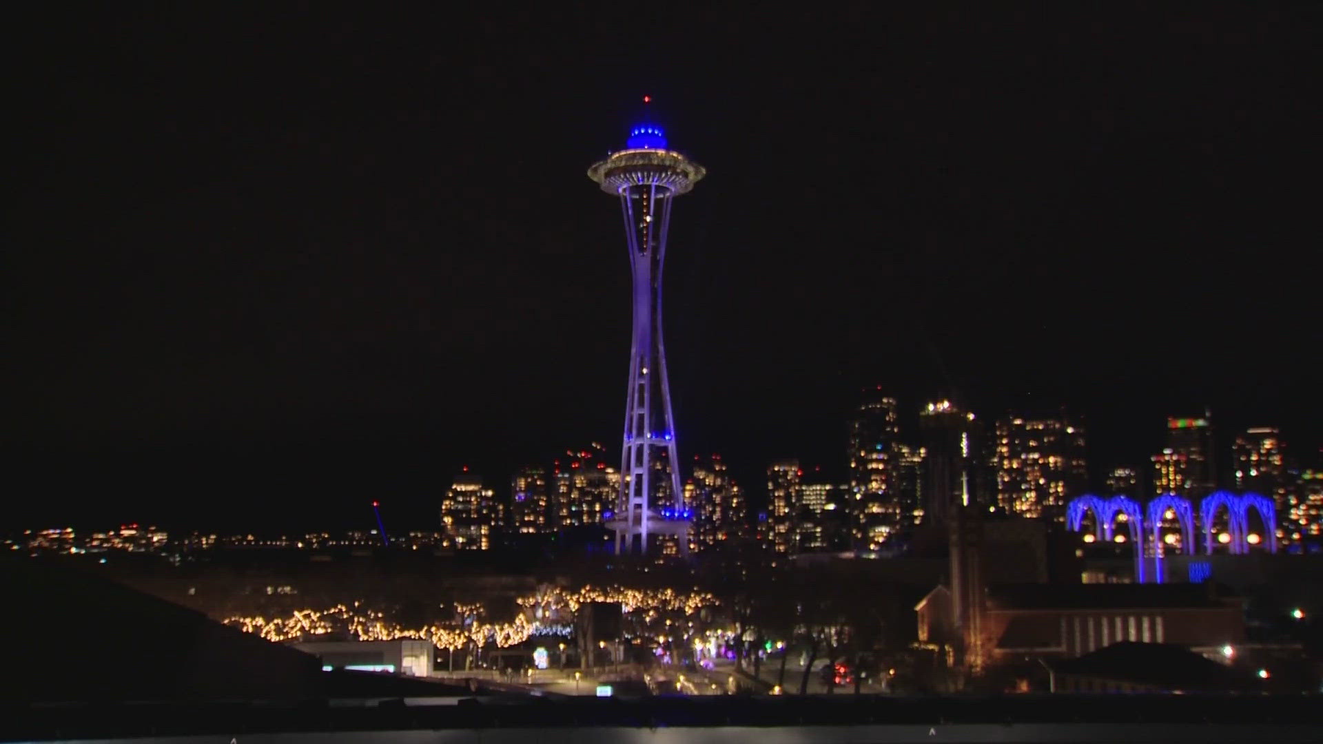 The 10-minute light show was held before the fireworks show. 