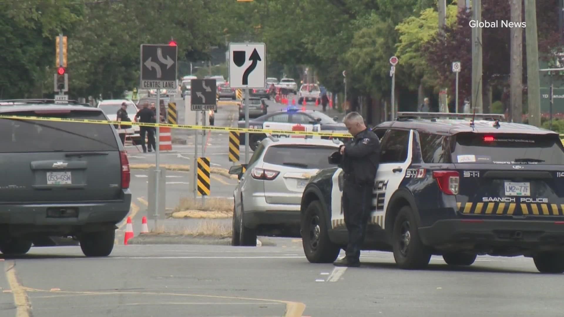 6 officers shot, 2 suspects killed in shooting at Saanich, B.C. bank