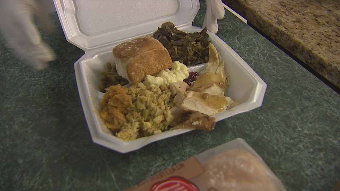 Nora Lee Walker Foundation distributes Thanksgiving meal to Hilltop residents in need - Vimarsana News
