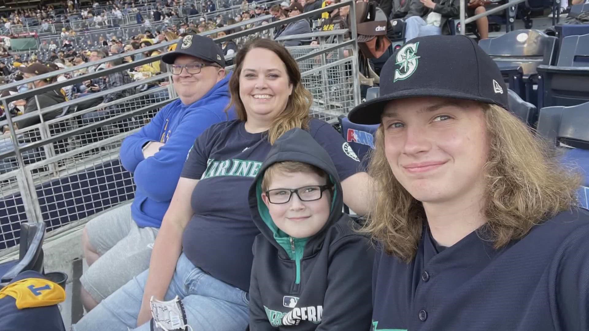 Young Mariners fans celebrate team's playoff clinch