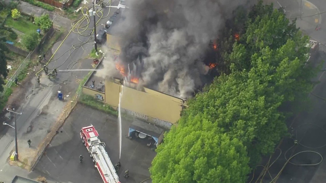 Seattle crews fight fire in vacant building on Rainier Ave