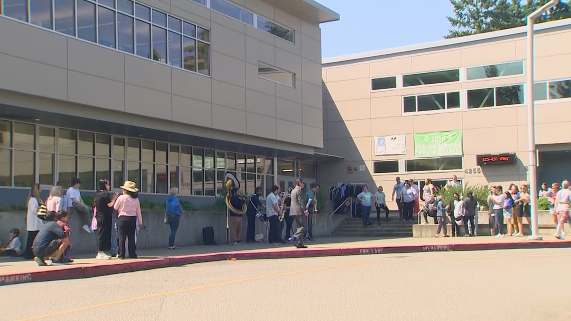 Bellevue Students Have First Day Of School After Consolidation | King5.com