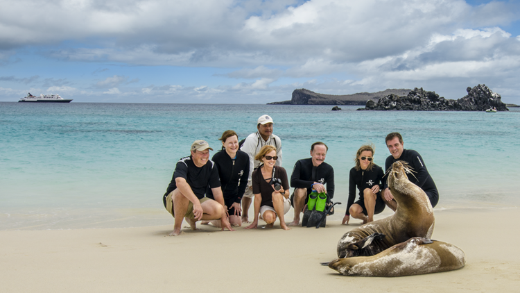 boat cruise galapagos islands