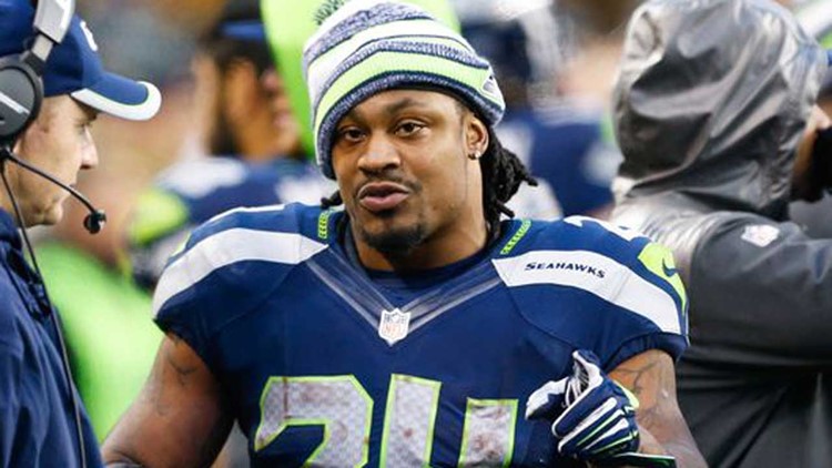 Marshawn Lynch reportedly tells Raiders he wants to play football again