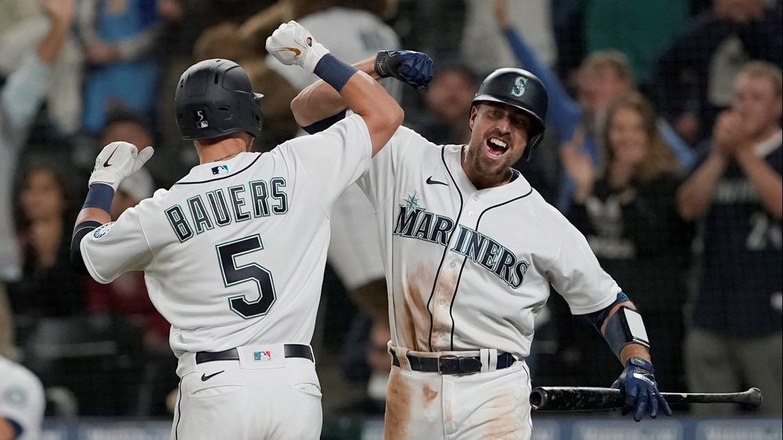 Mariners' Haniger fouls pitch off left knee, suffers bruise - The