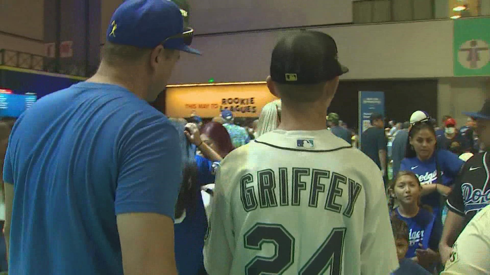 In a sea of Dodger Blue, there was a tint of Mariners teal at Sunday's Fan Fest.