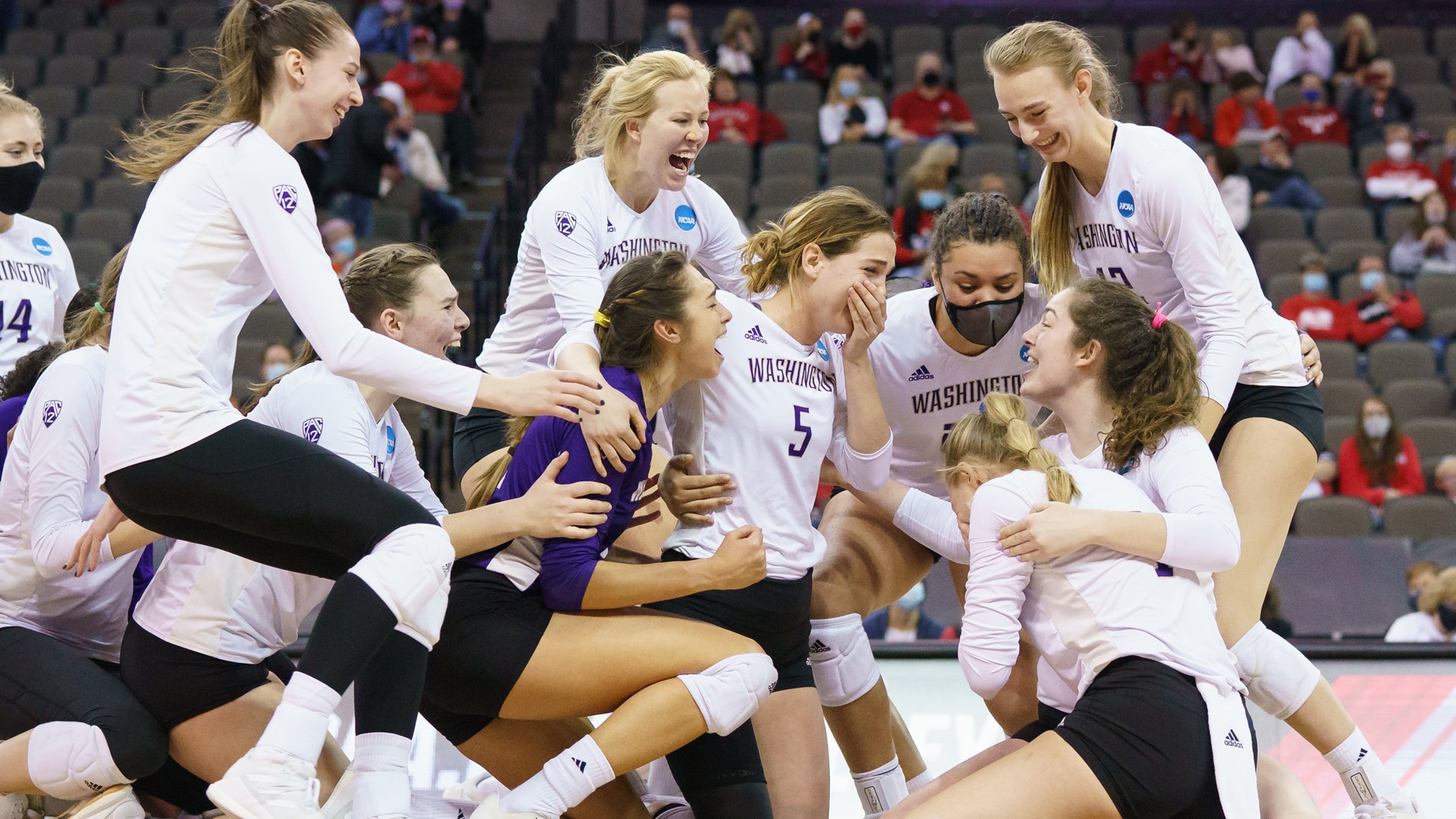 Washington Huskies women's volleyball advance to Final Four