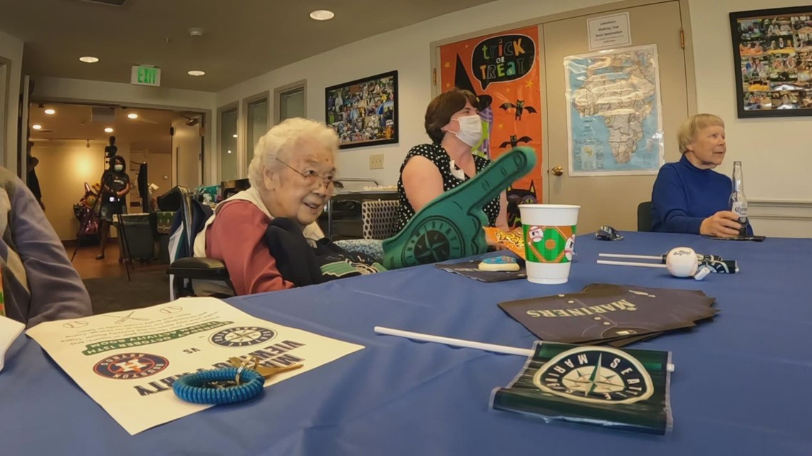 Retirement community celebrates Mariners