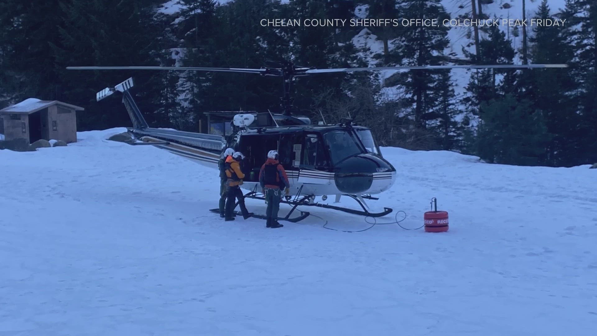 A report from the Northwest Avalanche Center says the lead climber in a group of 6 triggered a slab avalanche that ultimately killed 3 of the climbers