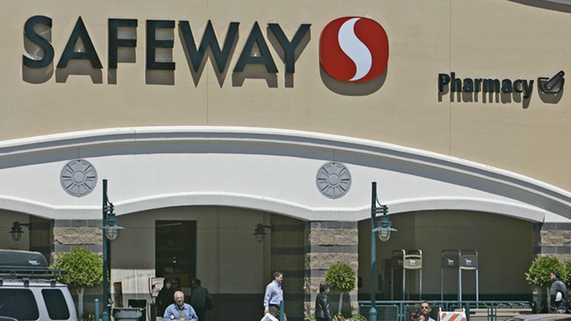 Safeway grocery stores are launching a new program allowing SNAP recipients to purchase groceries online.