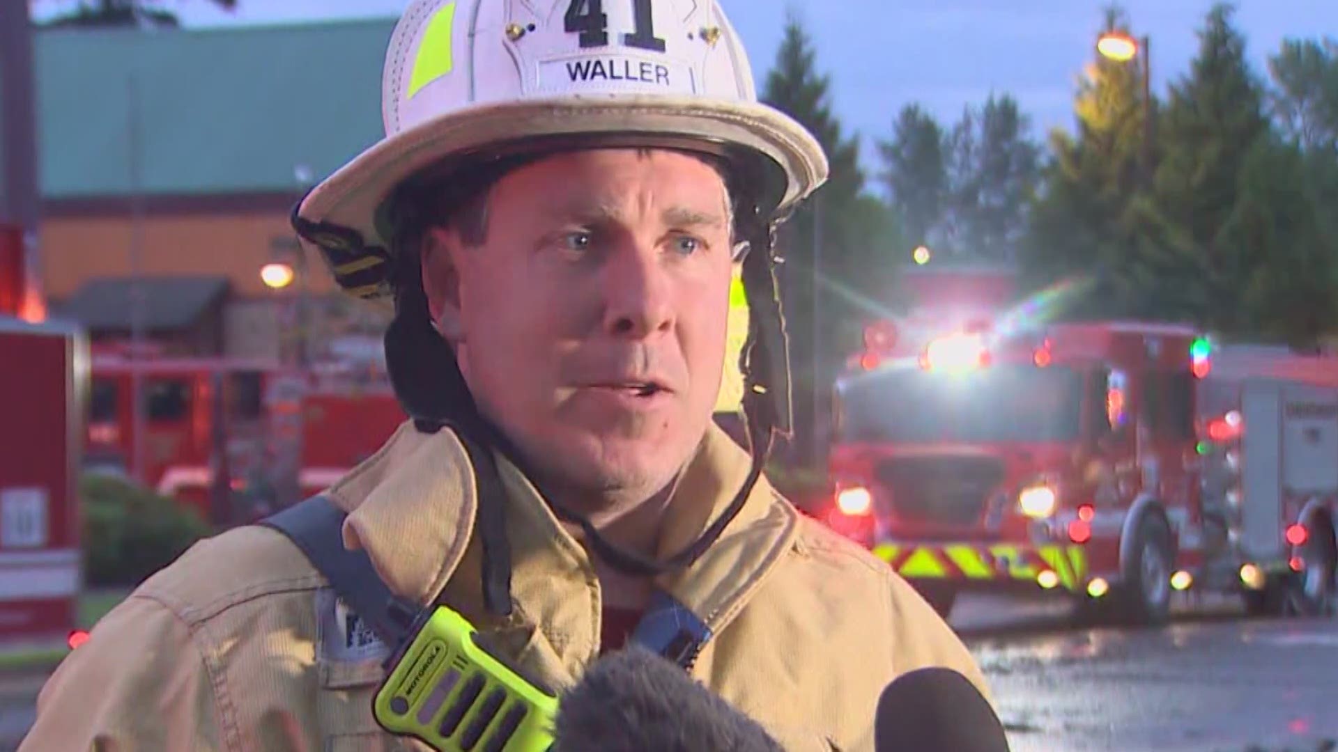 Snohomish Fire Chief Don Waller describes the scene of a two alarm fire that caused the roof to collapse on Eastside Tire in Snohomish.