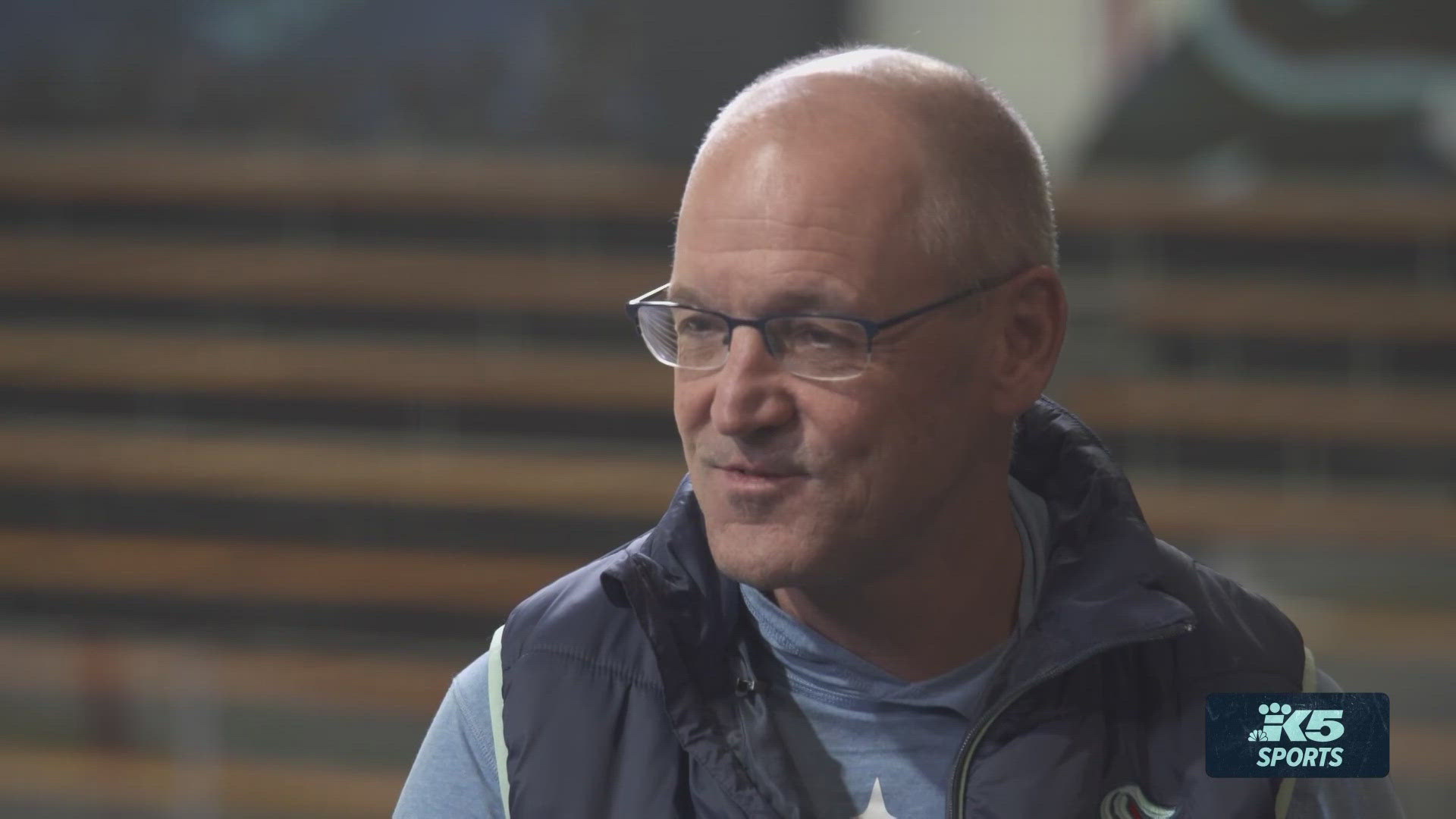 Seattle Kraken coach Dan Bylsma talks with Paul Silvi about road games, his dog and how he spends his downtime. 