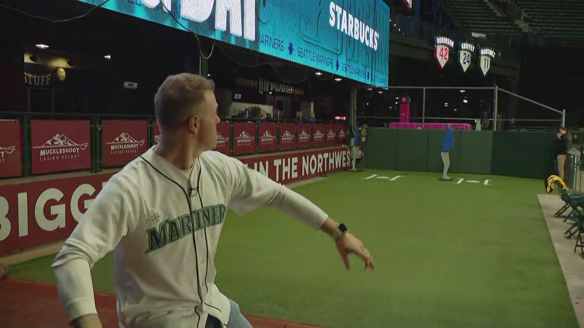 Jake and Mimi got a chance to pitch in the bullpen just hours before the Mariners open up the 2025 season.
