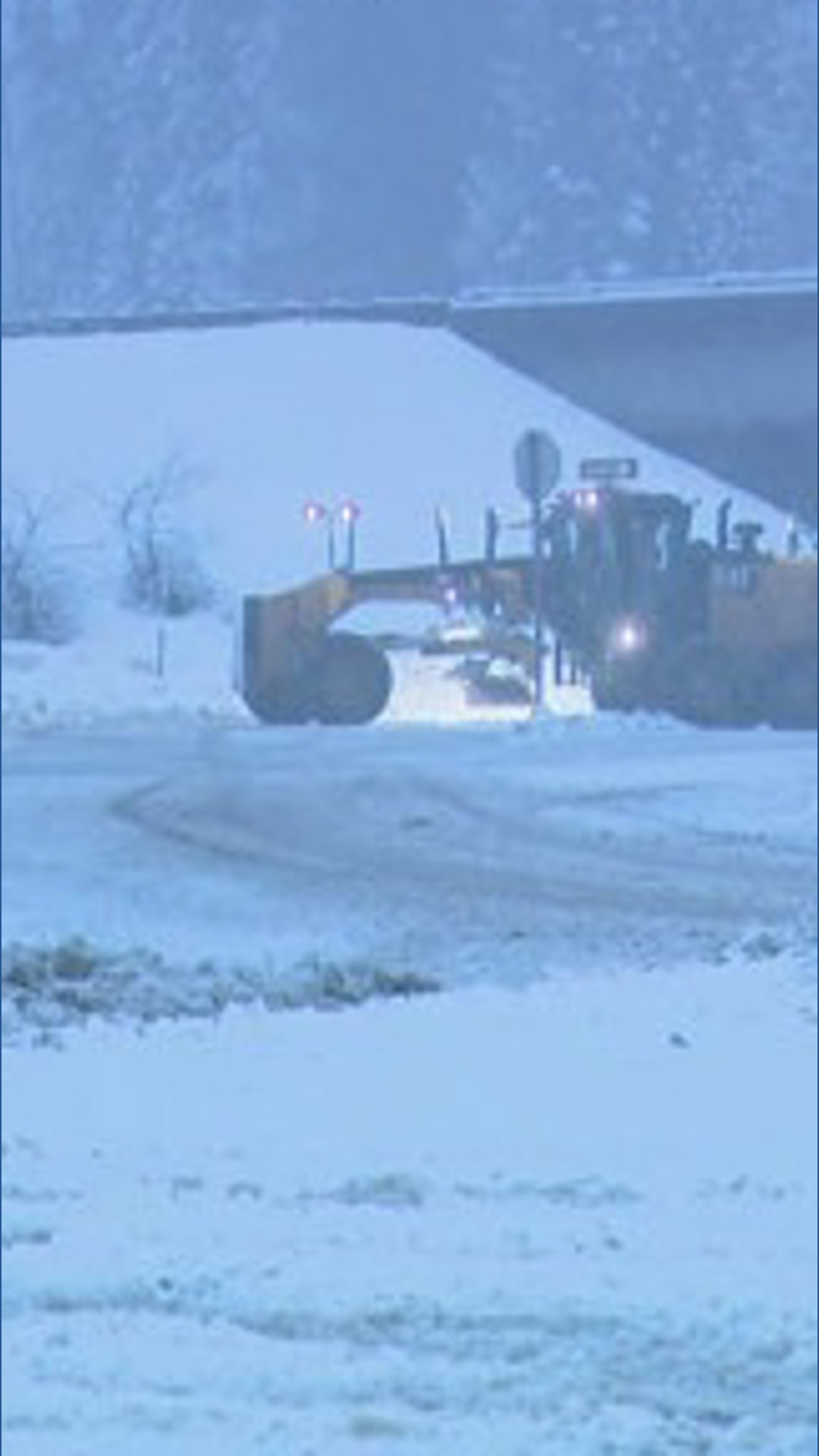 Snow falls at Snoqualmie Pass amid Winter Weather Advisory | king5.com
