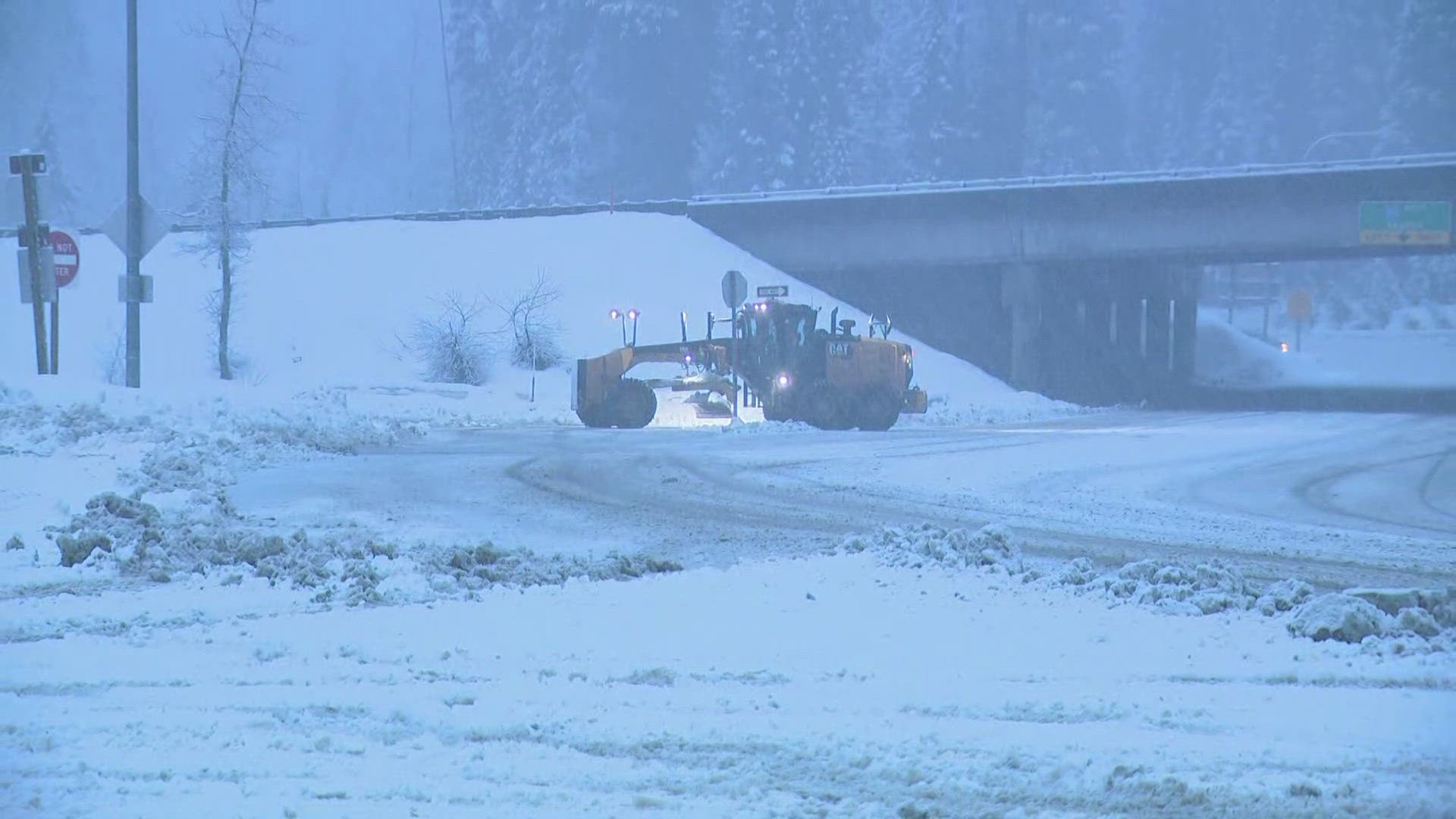 Snow falls at Snoqualmie Pass amid Winter Weather Advisory | king5.com